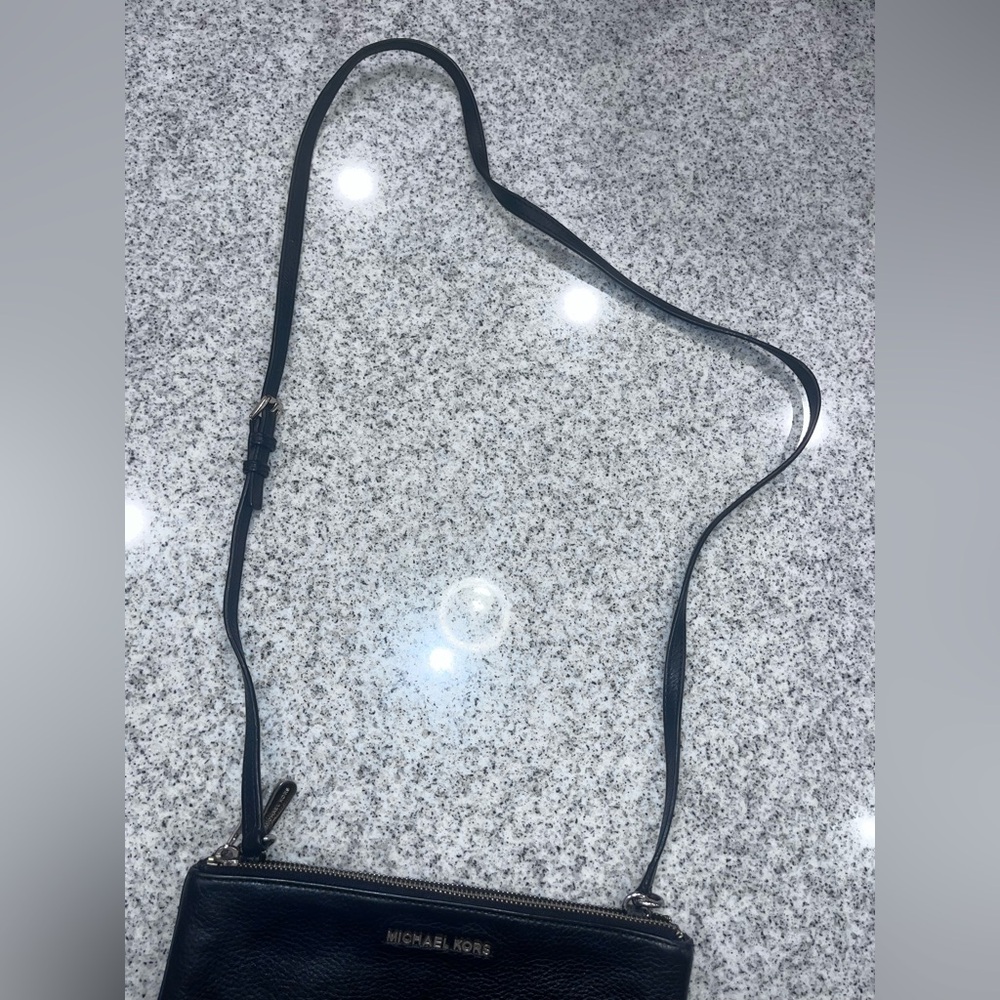 Michael Kors Double Zip crossbody bag in black pebbled leather - Picture 10 of 11